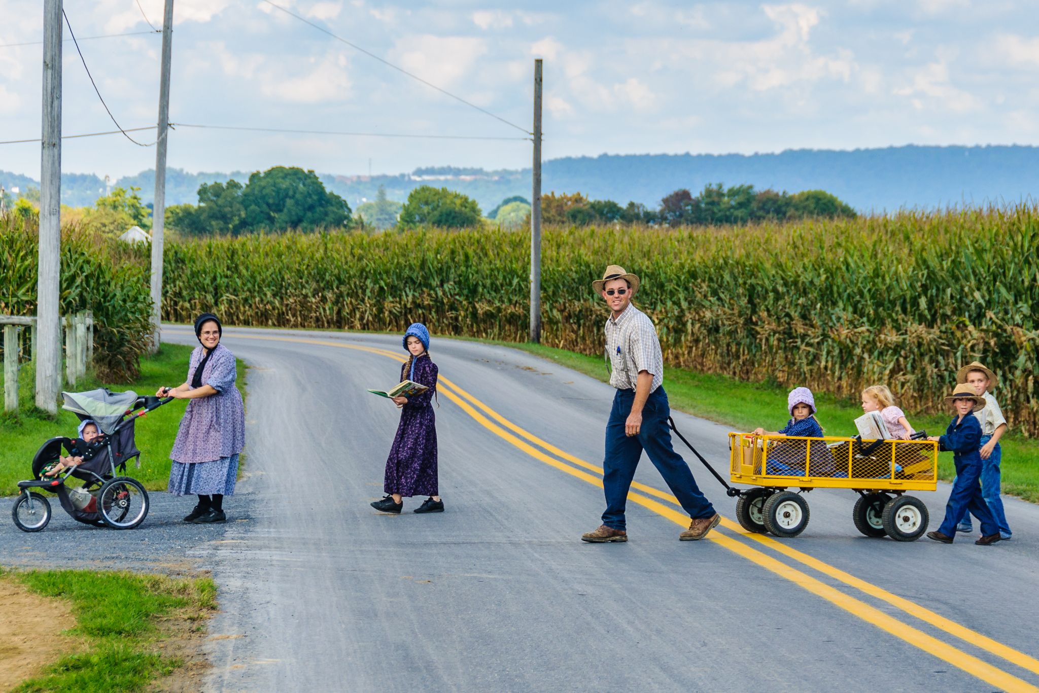picture of an amish family